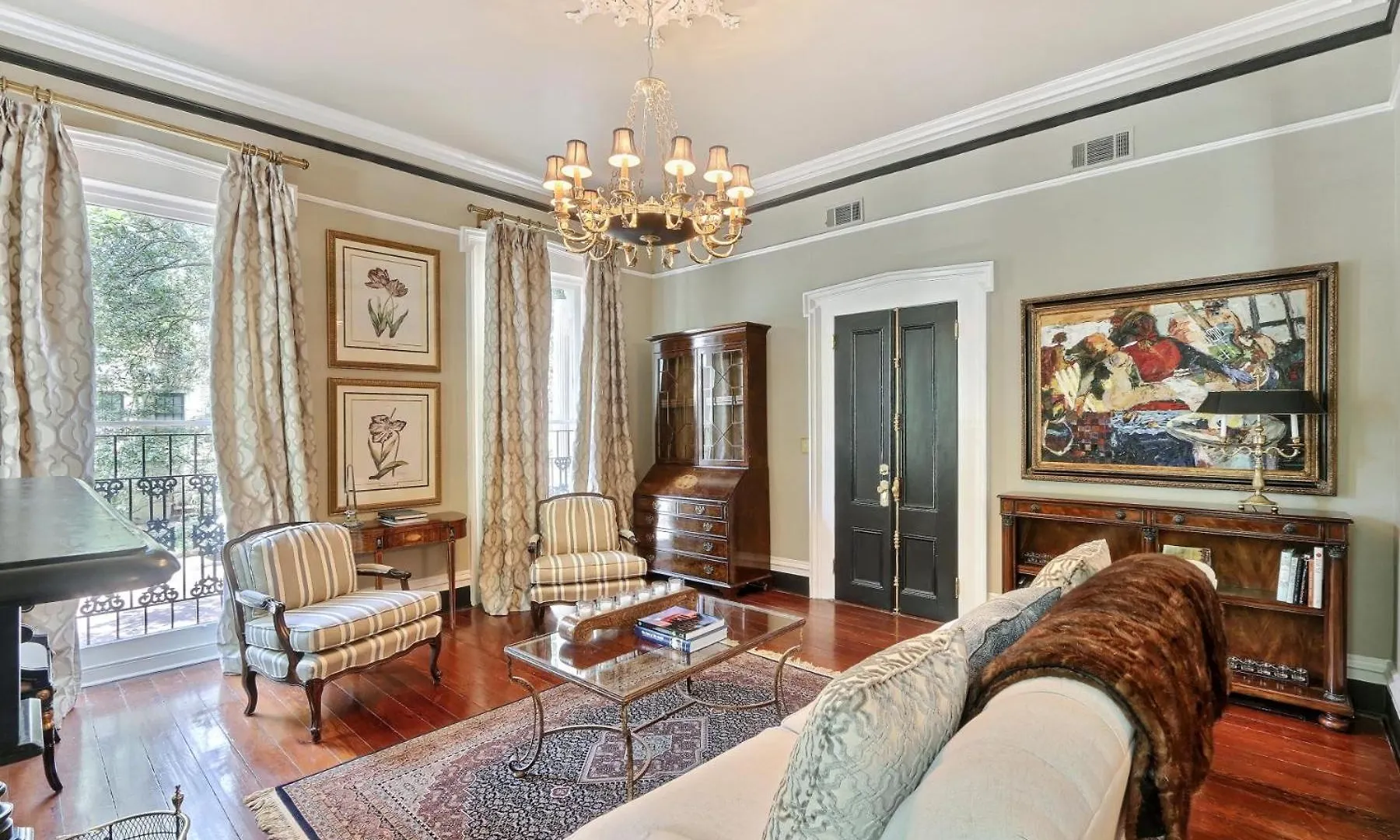 Apartament 121 W Jones Parlor Savannah