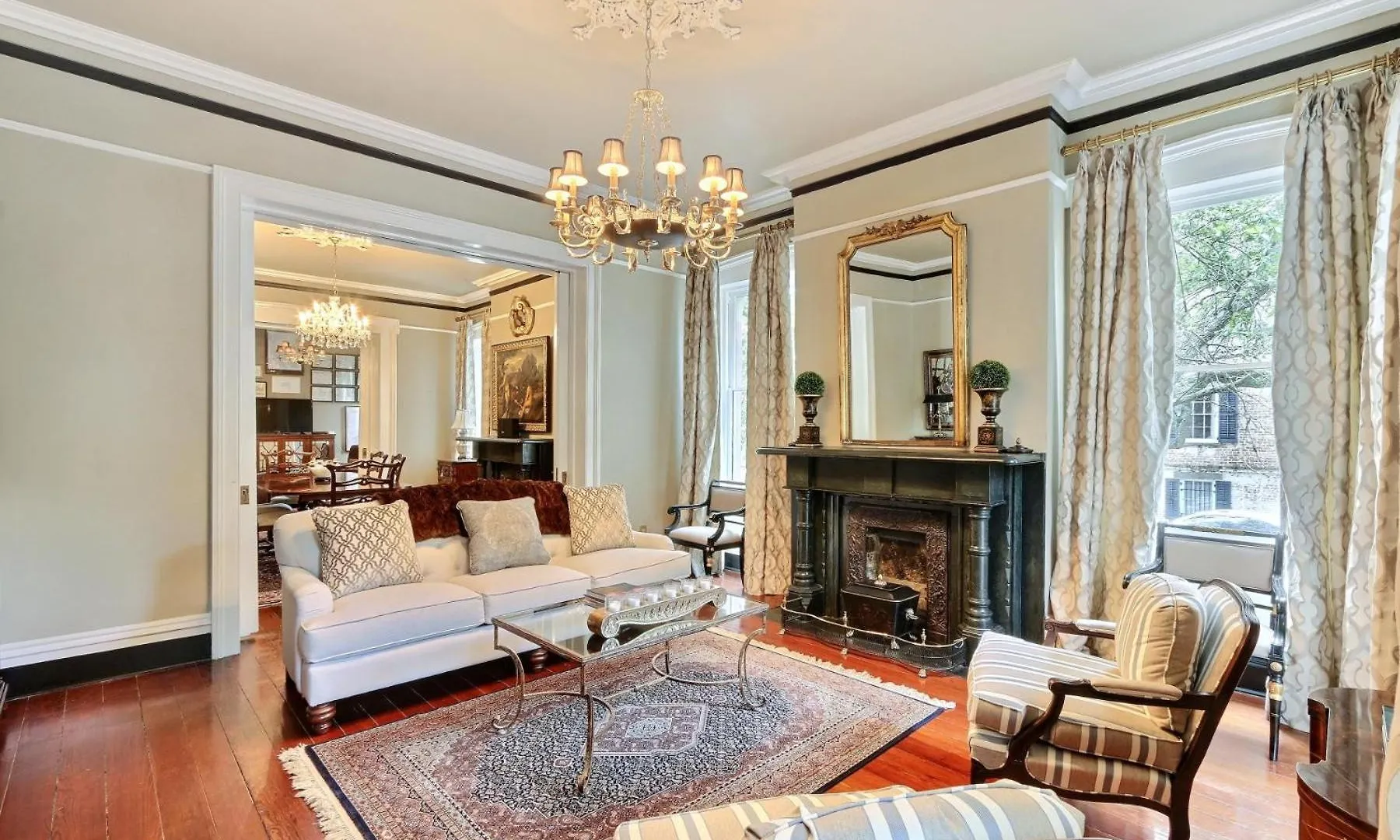 Apartament 121 W Jones Parlor Savannah