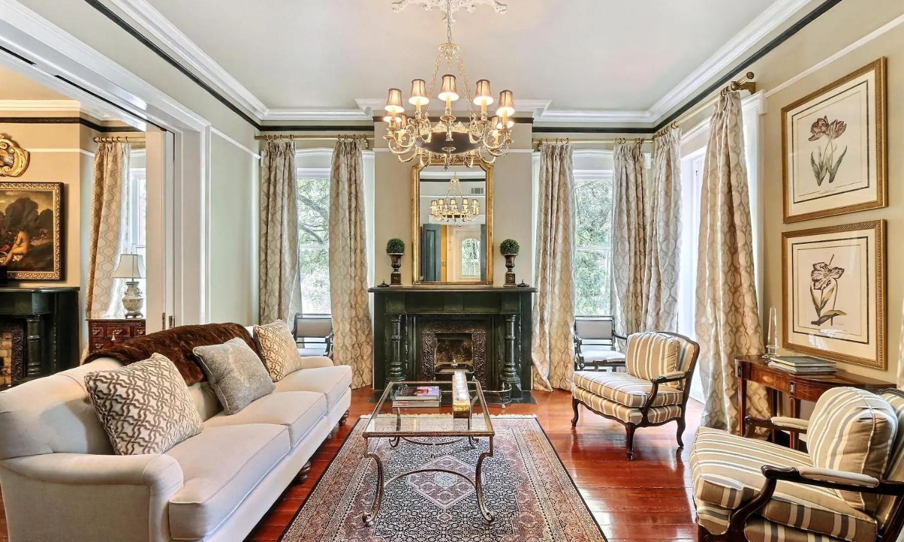 Apartament 121 W Jones Parlor Savannah